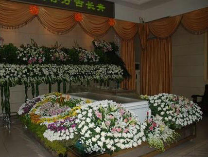 长沙殡仪馆殡仪鲜花布置(图1)